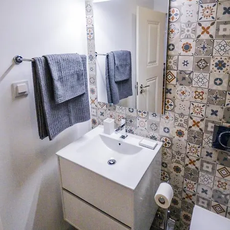 Sunny And Stylish - 11 Min To The Center Apartment